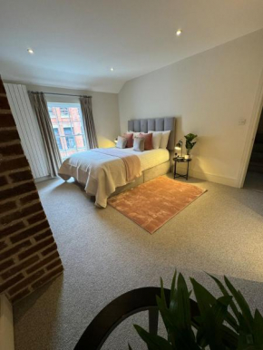 Osbourne House PINK 2 bed, 2 and half bath